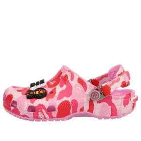 Crocs x A Bathing Ape Pistokkaat ”Carnation”