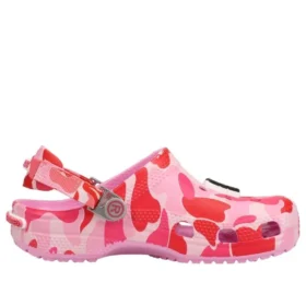 Crocs x A Bathing Ape Pistokkaat ”Carnation”