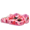 Crocs x A Bathing Ape Pistokkaat ”Carnation”