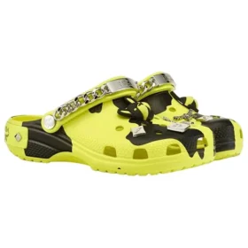 Crocs x MCM -camouflage-kuvioiset pistokkaat ”Neon Yellow”