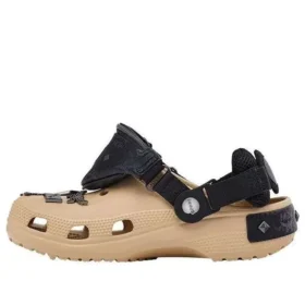 Crocs x MCM -pistokkaat ”Irish Cream”