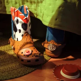 Disneyn ja Pixarin Toy Story -elokuvan Jessie-saappaat