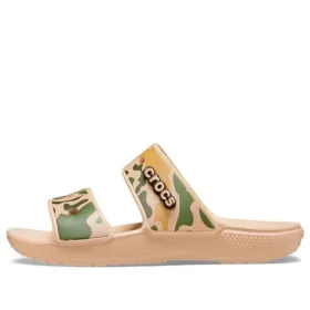 Klassiset Crocs-klogit camo-kuvioilla ”Tan Green”