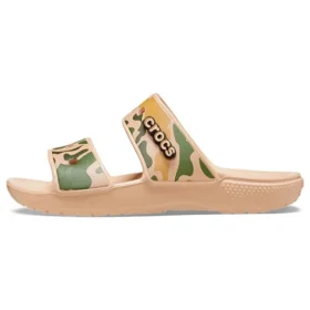 Klassiset Crocs-klogit camo-kuvioilla ”Tan Green”