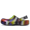 Värikkäät Crocs Beach -unisex-sandaalit, moniväriset ja mustat