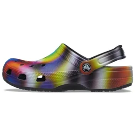 Värikkäät Crocs Beach -unisex-sandaalit, moniväriset ja mustat